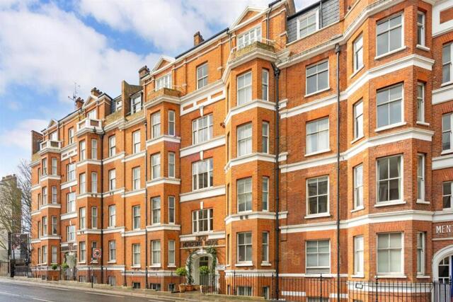 Fulham Road, London, 2 Bedroom Flat