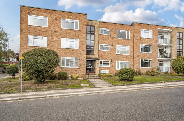 Manor Road, High Barnet, 3 Bedroom Penthouse