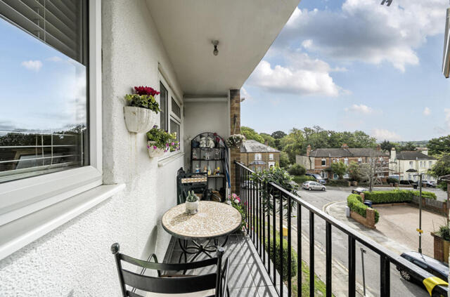 Manor Road, High Barnet, 3 Bedroom Penthouse
