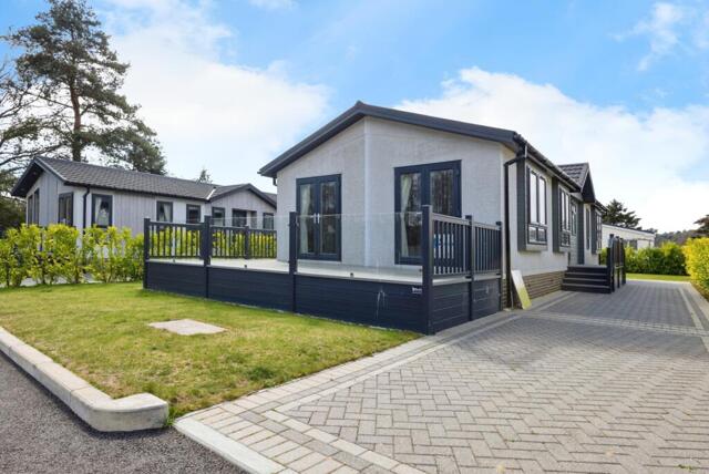 Portsmouth Road, Warren Park, Thursley, 2 Bedroom Bungalow