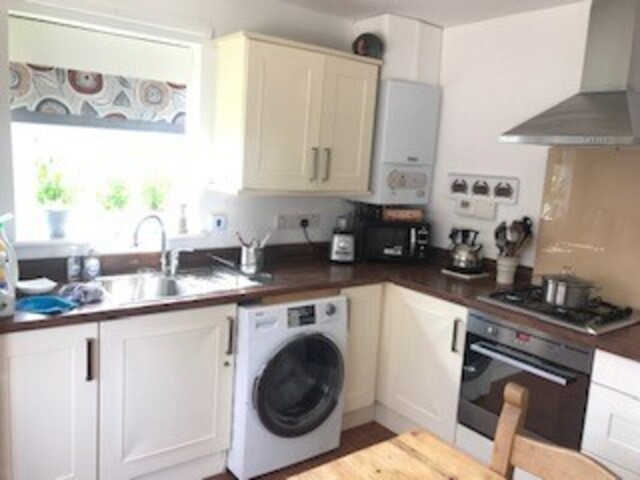 Kirkdale, Room For Rent