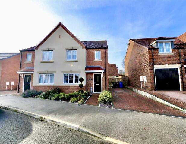 Cape Drive, Anlaby, 3 Bedroom Semi-detached