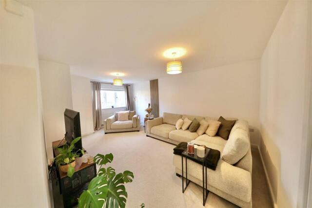 Cape Drive, Anlaby, 3 Bedroom Semi-detached