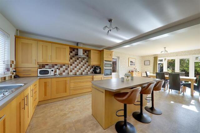 Honeysuckle Lane, High Salvington, 4 Bedroom Detached