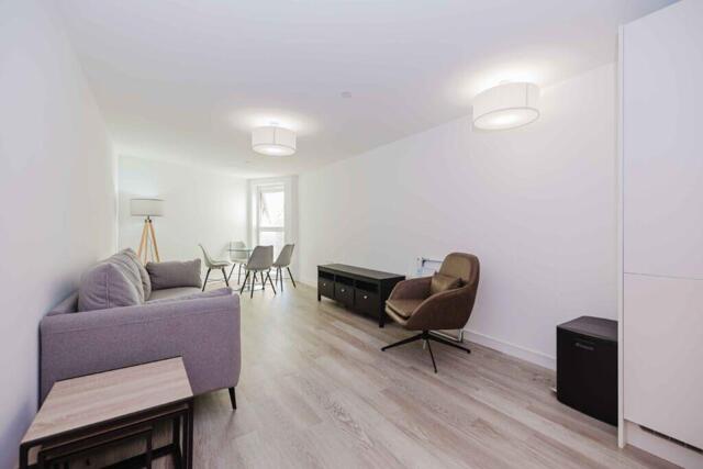 L Pinkhill Park, Edinburgh, 1 Bedroom Flat