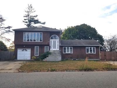 Claremont Ave, West Babylon, Preforeclosure Single-family Home