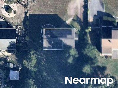 W Lakeland St, Bay Shore, Preforeclosure Single-family Home