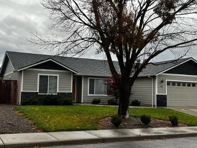 Oak Crest Way, Medford, Preforeclosure Single-family Home