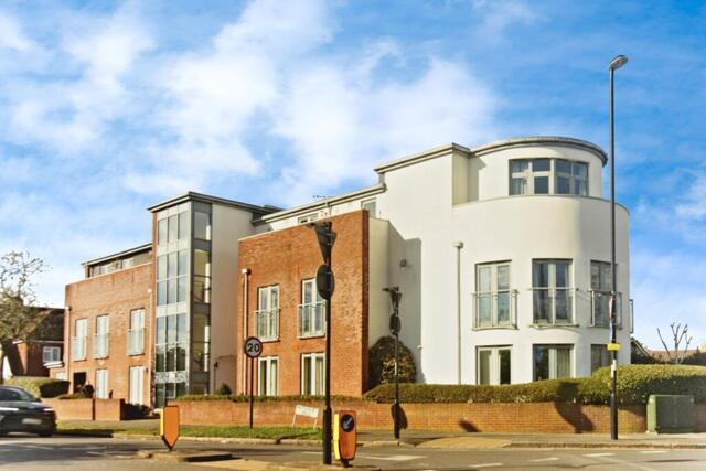 Mitchley Hill, South Croydon, 2 Bedroom Flat