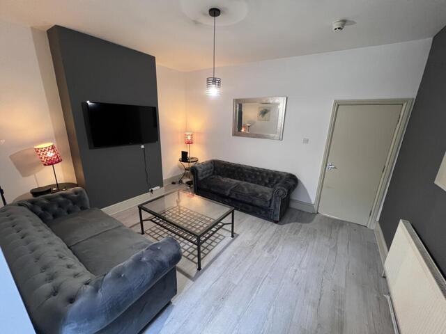 Link Road -  Bed, Edgbaston, 6 Bedroom House