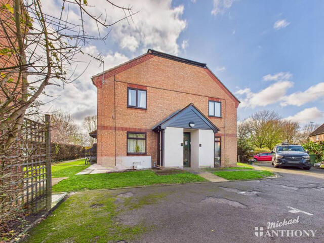 Parslow Court, Aylesbury, Studio Flat For