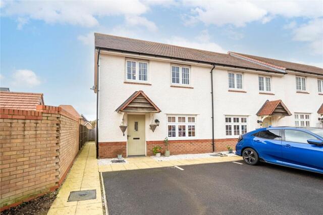 Finch Green, Caddington, 3 Bedroom End