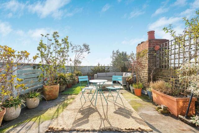 Cowley Mansions, Mortlake, 4 Bedroom House