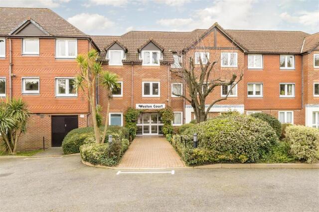 Farnham Close, London, 2 Bedroom Apartment