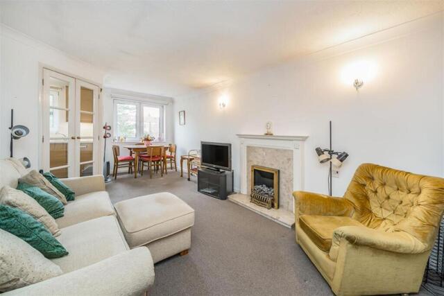 Farnham Close, London, 2 Bedroom Apartment