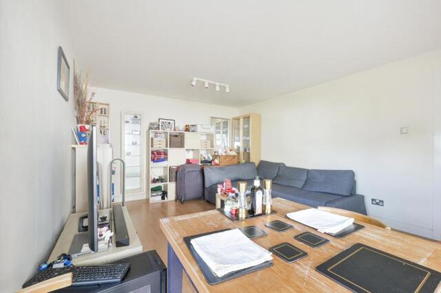 Barrier Point, London, 2 Bedroom Apartment