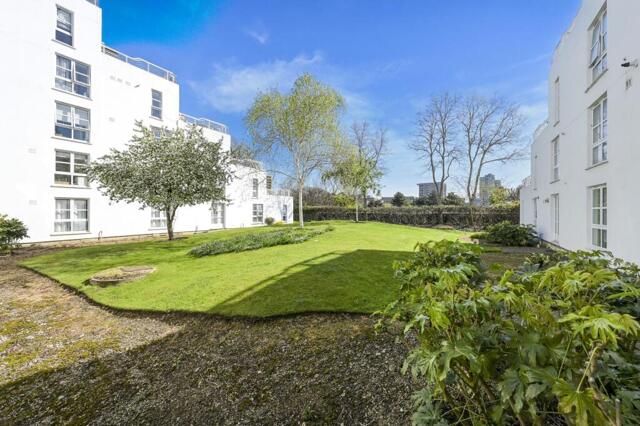 Barrier Point, London, 2 Bedroom Apartment