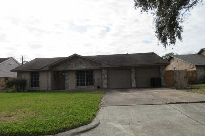 Bretagne Dr, Houston, Preforeclosure Single-family Home