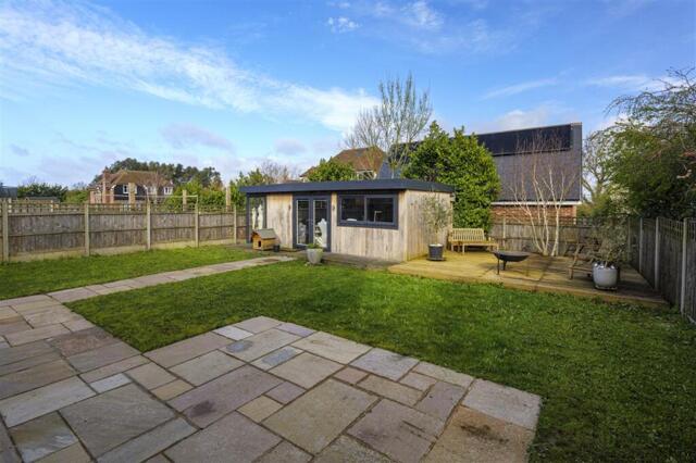 Cherry Trees, Dargate Road, 3 Bedroom Detached