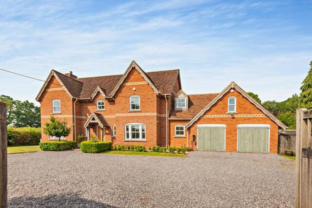 Tutts Clump, Reading, 5 Bedroom Detached