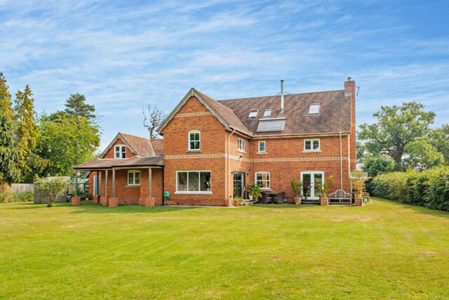 Tutts Clump, Reading, 5 Bedroom Detached