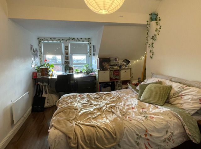 Hyde Terrace, Leeds, 3 Bedroom Flat