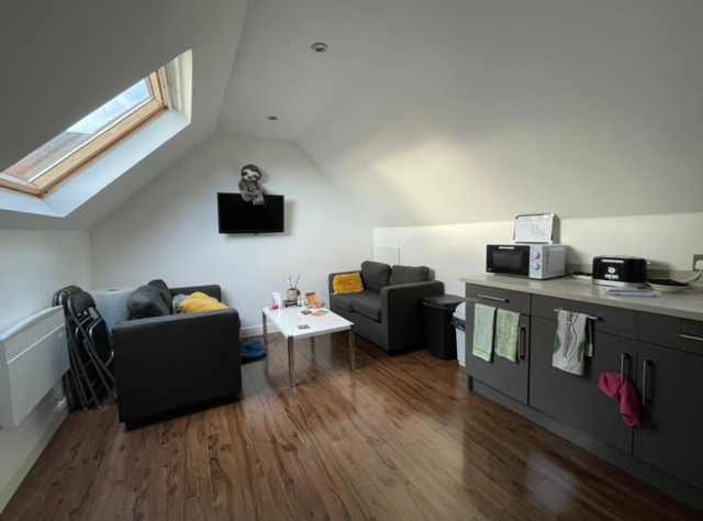 Hyde Terrace, Leeds, 3 Bedroom Flat