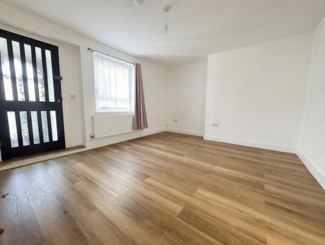 Whitear Walk, Newham, 3 Bedroom Maisonette