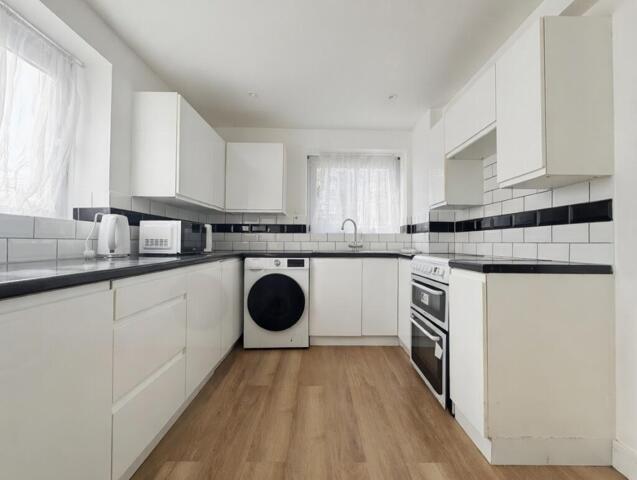 Whitear Walk, Newham, 3 Bedroom Maisonette