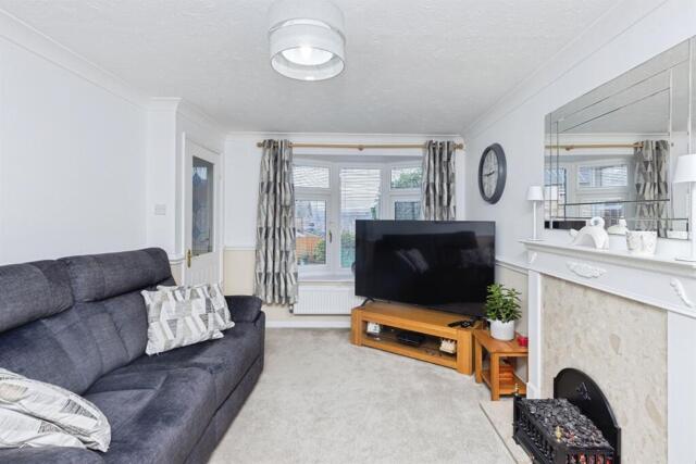 Cote Farm Lane, Thackley, 3 Bedroom Detached