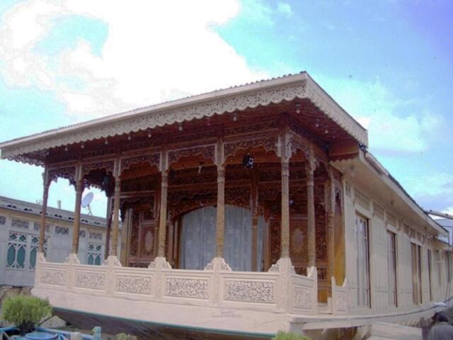 Dal Lake, Opp Ghat,boulevard Road, Srinagar, New Lucky Star