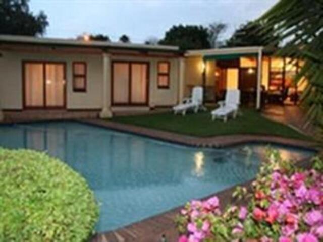 Th Street Parkmore, Johannesburg, Somona Guest House