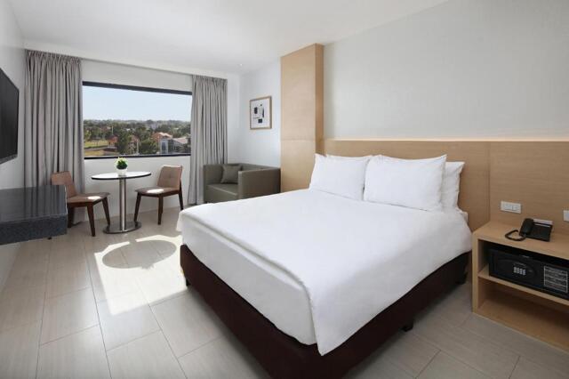 Market Avenue, Cavite, Red Planet Cavite