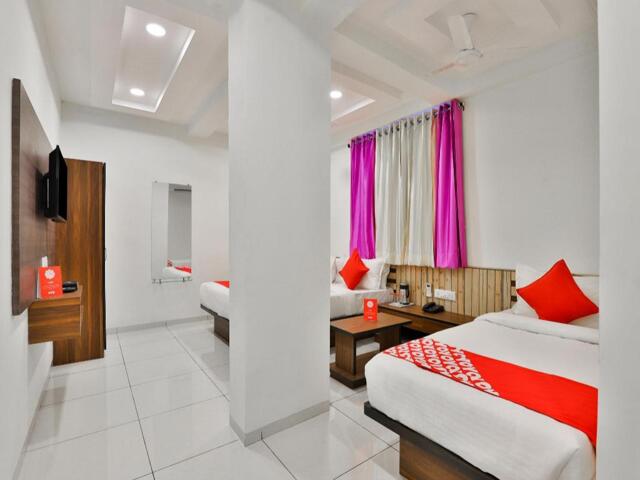 Hotel Everest, St Floor, Below Ram Multi Speciality Hospital, Sarkhej - Bavla Nh No. A, Nr. - Chango