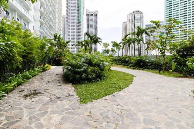 West Service Road, Paranaque Unit  St. Tropez Tower, Azure Urban Resort Residences,manila, Gorgeous 