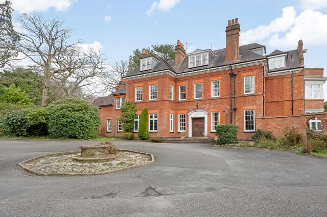 Broadway, Stoneswood Road, 3 Bedroom Flat