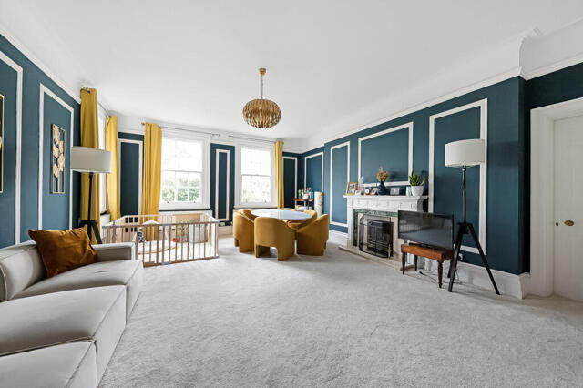 Broadway, Stoneswood Road, 3 Bedroom Flat