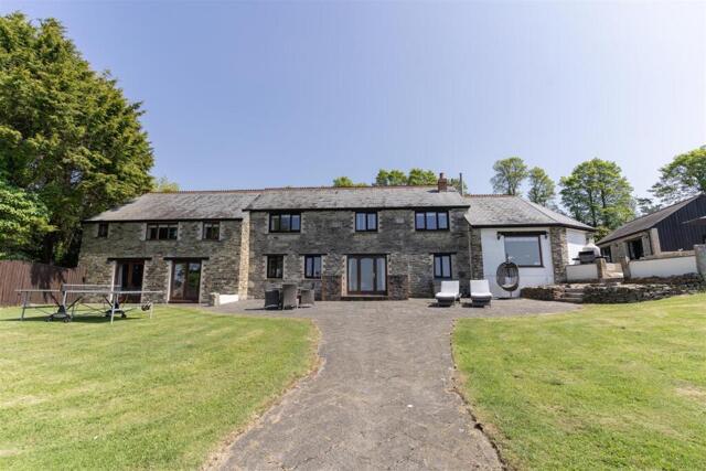 Lombard, Lanteglos, 6 Bedroom Country
