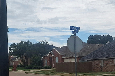 Fair Oaks Cir, Denton, Preforeclosure Single-family Home