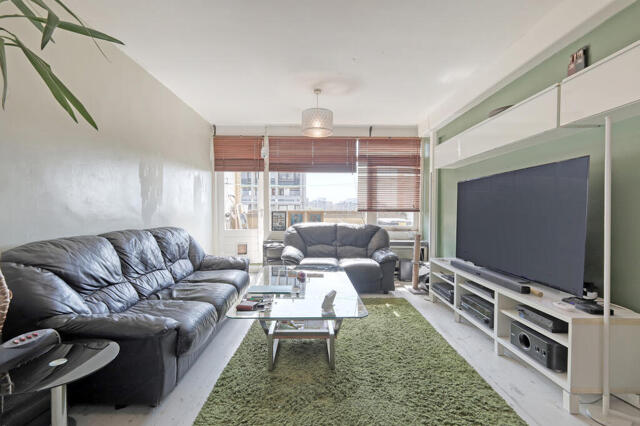 Highcliffe Drive, London, 2 Bedroom Flat