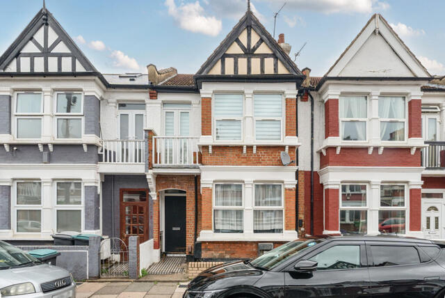 St. Margarets Avenue, London, 2 Bedroom Flat