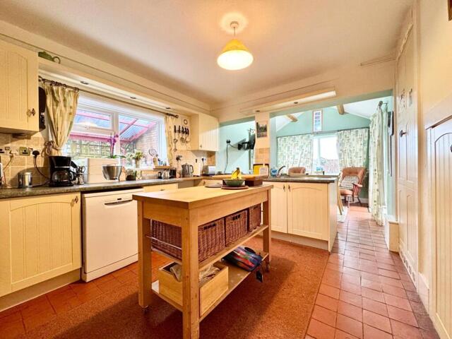 Pentrosfa, Llandrindod Wells, 4 Bedroom Detached