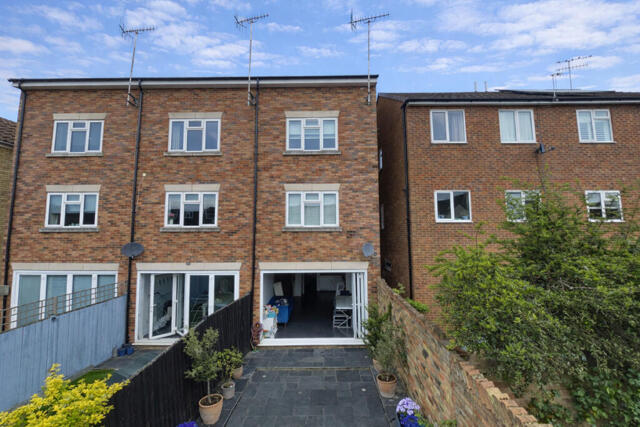 Horsecroft Road, Hemel Hempstead, 3 Bedroom End Horsecroft Road, Hemel Hempstead, 3 Bedroom End