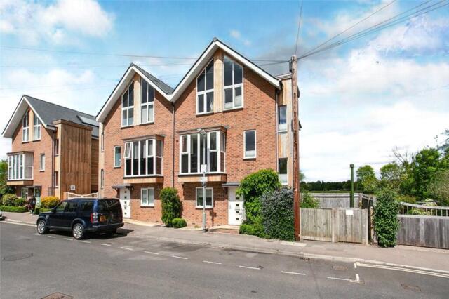 Barden Road, Tonbridge, 3 Bedroom Semi-detached Barden Road, Tonbridge, 3 Bedroom Semi-detached