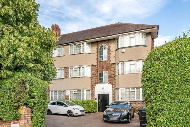 Enfield, Hertford Road, London, 2 Bedroom Flat