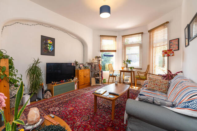 Arcadian Gardens, London, 1 Bedroom Flat