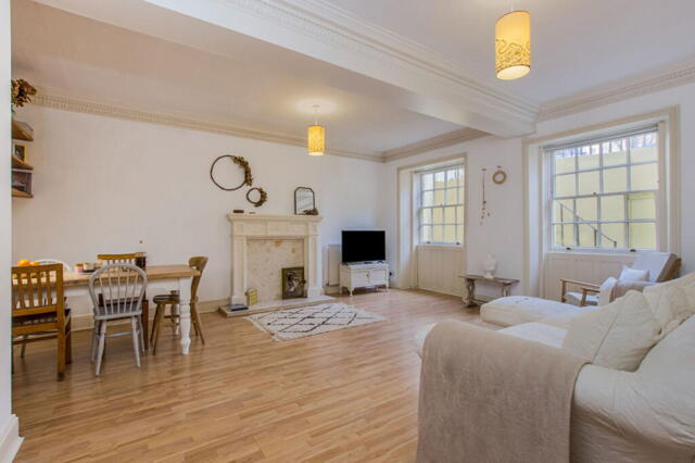 Brunswick Square, Hove, 2 Bedroom Flat