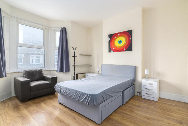 Montague Road, London, 4 Bedroom Maisonette