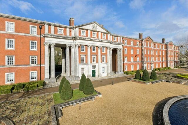 Peninsula Square, Winchester, 2 Bedroom Penthouse
