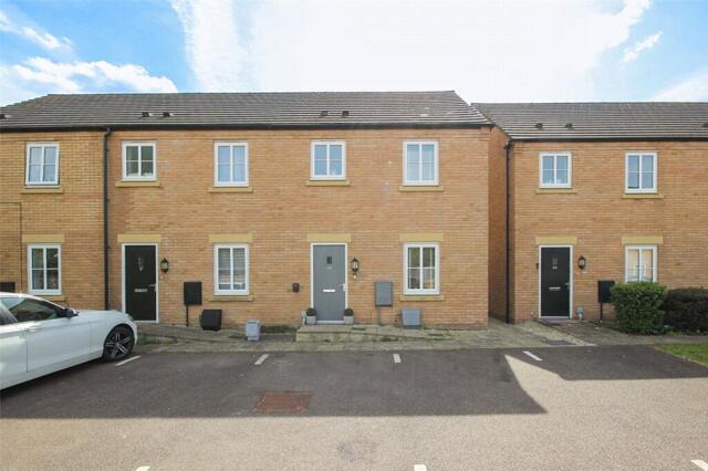 Turnpike Gardens, Bedford, 3 Bedroom End